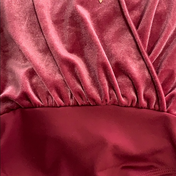 Beautiful magenta velvet bodysuit - Picture 2 of 3
